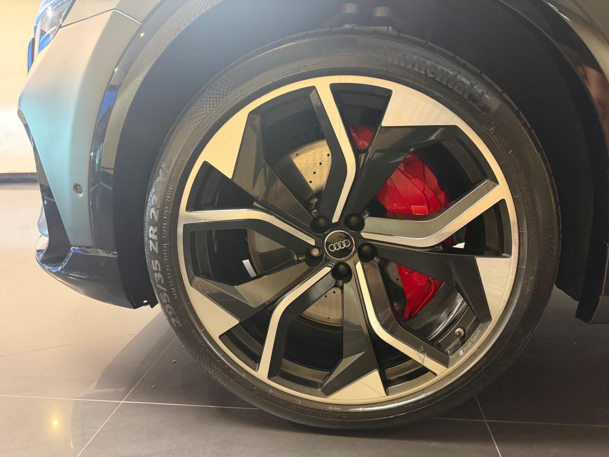 Audi RSQ8